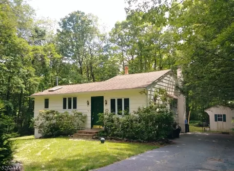 10 Bradley Ct, West Milford Twp, NJ 07421