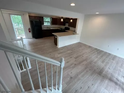 13 Liam St, Somerset, NJ 08873