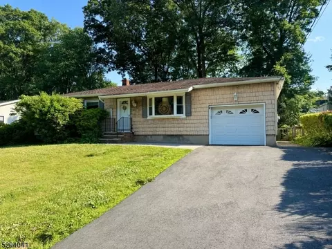17 Highland Rd, Jefferson, NJ 07438