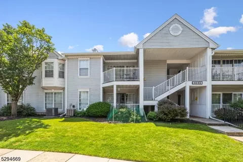 49 Caitlin Ct, Franklin Park, NJ 08823