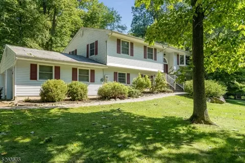 21 Winding Way, Milford, NJ 08848