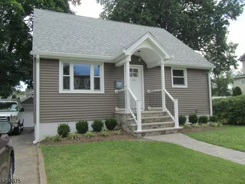 36 Perrin Ave, Pompton Lakes, NJ 07442