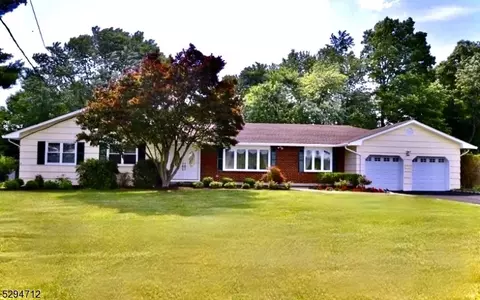 10 Dellmead Dr, Livingston, NJ 07039
