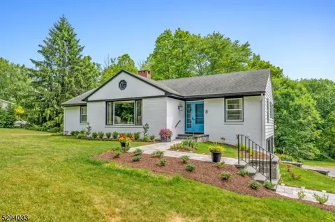 8 Miller Ave, Oldwick, NJ 08858