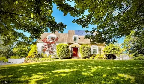 40 Mali Dr, North Plainfield, NJ 07062