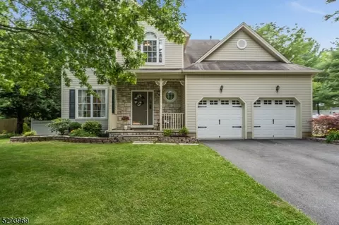 46 Kyle Dr, Phillipsburg, NJ 08865