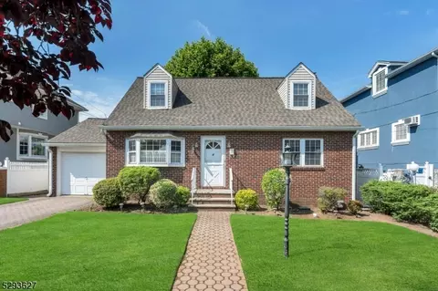 4 Fairview Ave, Secaucus, NJ 07094