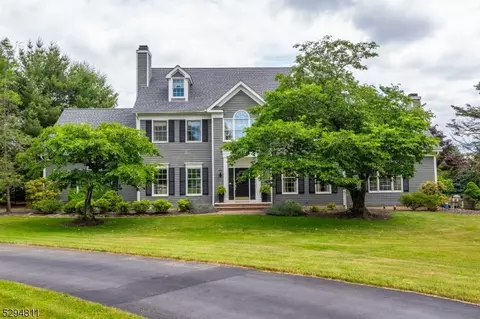 5 Bentley Way, Washington Twp, NJ 07853