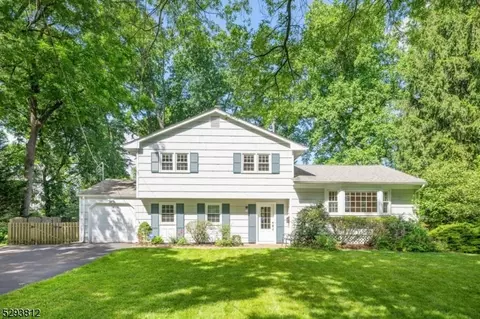 21 Ardsley Ct, New Providence, NJ 07974