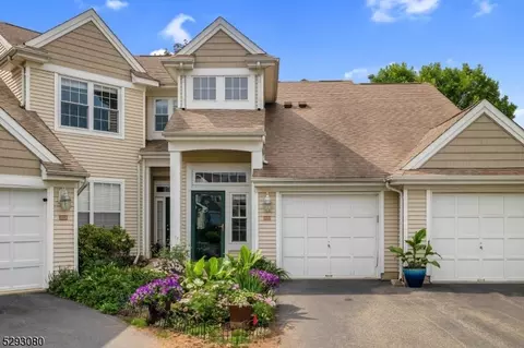 1022 Deerhaven Ter #1022, Stewartsville, NJ 08886
