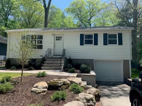 77 Page Dr, Oakland, NJ 07436