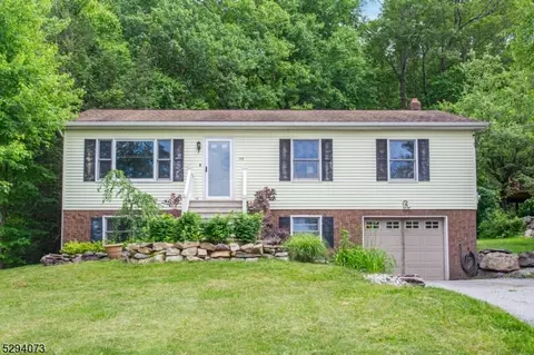 39 Larchmont Dr, West Milford Twp, NJ 07421