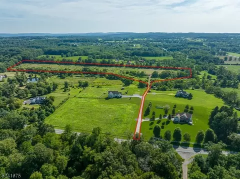 354 Mechlin Corner Rd, Alexandria Twp, NJ 08867