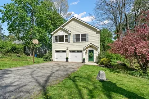 21 Maple Dr, Newton, NJ 07860