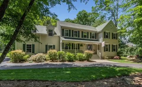 9 Pocahontas Way, Hackettstown, NJ 07840