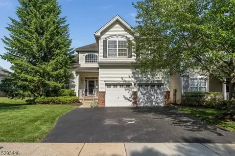 17 Colts Ln, Flemington, NJ 08822