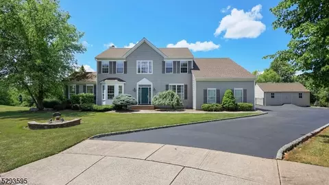 10 Taylor Ct, Raritan Twp, NJ 08551