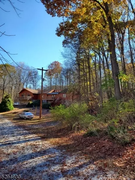 7 Martin St, Newton, NJ 07860