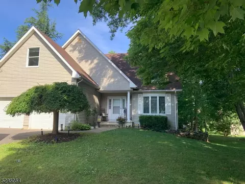 19 Frelinghuysen St, Belvidere, NJ 07823