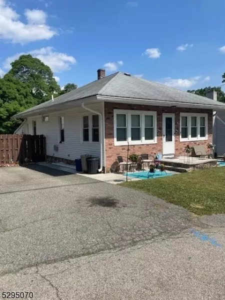 4 Center St, Butler, NJ 07405
