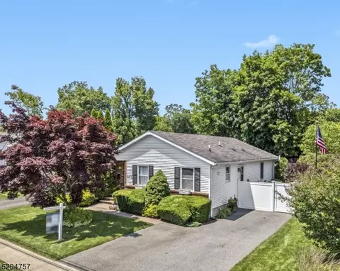 241 Riverdale Rd, Pompton Lakes, NJ 07442