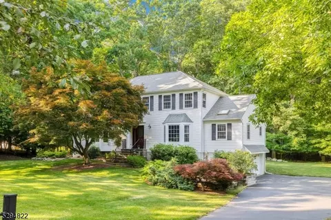 12 Pocahontas Way, Hackettstown, NJ 07840