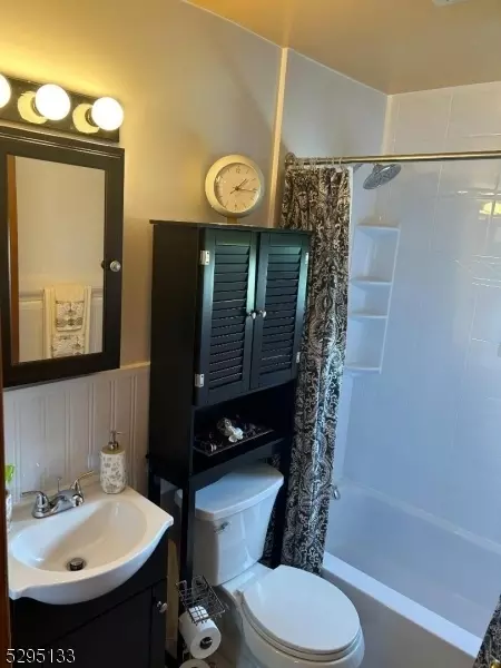 428 Sutton Ave, Hackensack, NJ 07601 photo 7