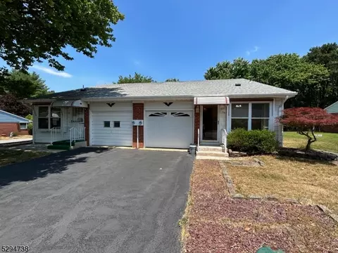 3 Musket Ln, Manchester Township, NJ 08759