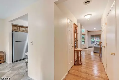 38 Matthew Rd, Wayne, NJ 07470 photo 5