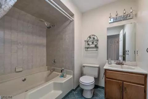 38 Matthew Rd, Wayne, NJ 07470 photo 20