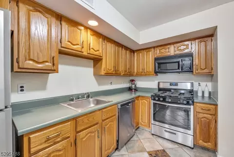38 Matthew Rd, Wayne, NJ 07470 photo 9