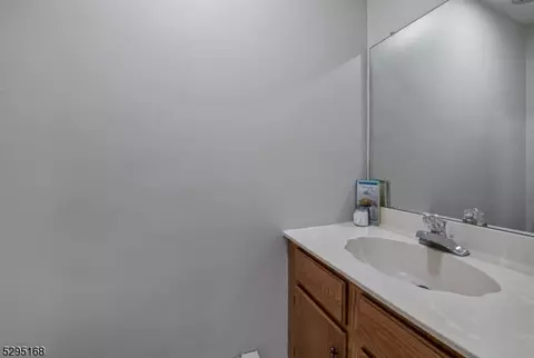 38 Matthew Rd, Wayne, NJ 07470 photo 17