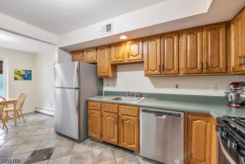 38 Matthew Rd, Wayne, NJ 07470 photo 10
