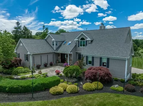 9 White Tail Way, Clinton Twp, NJ 08801