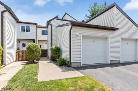 6 Woznicki Ct, Flemington, NJ 08822