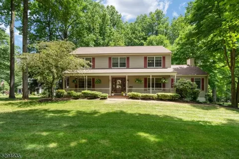 1 Dogwood Ct, Bethlehem Twp, NJ 08802