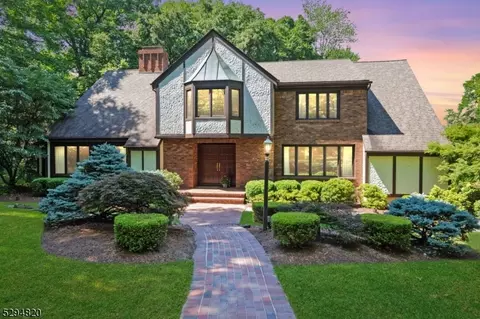47 Laura Ln, Morristown, NJ 07960