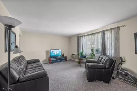 97 Troy Dr #D, Springfield, NJ 07081 photo 6