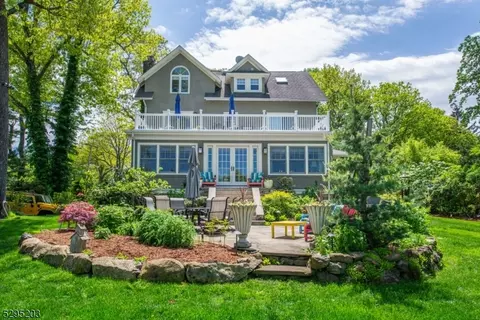 67 Briarcliff Rd, Mountain Lakes, NJ 07046