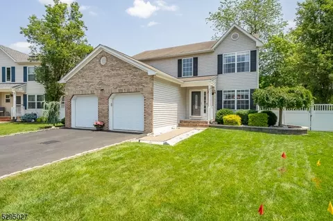 813 Grandview St, Middlesex, NJ 08846