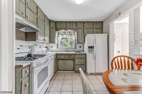 528 Melrose Ave, Middlesex, NJ 08846 photo 4