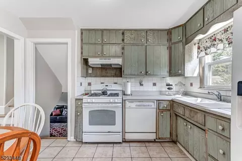 528 Melrose Ave, Middlesex, NJ 08846 photo 11