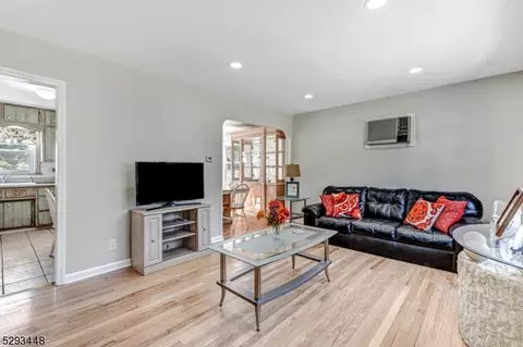 528 Melrose Ave, Middlesex, NJ 08846 photo 6