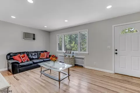 528 Melrose Ave, Middlesex, NJ 08846 photo 5