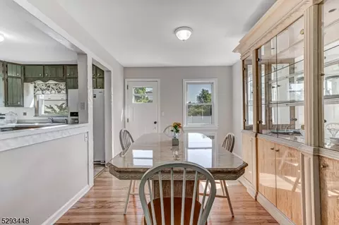 528 Melrose Ave, Middlesex, NJ 08846 photo 8