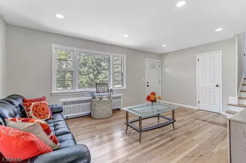 528 Melrose Ave, Middlesex, NJ 08846 photo 2