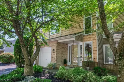 37 Edgefield Dr, Morris Plains, NJ 07950
