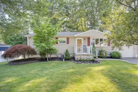 15 Overlook Dr, Jefferson, NJ 07438