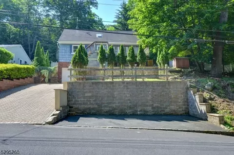 8 Wenonah Ave, Oakland, NJ 07436