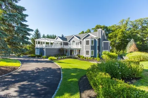 39 Beachmont Ter, Caldwell, NJ 07006